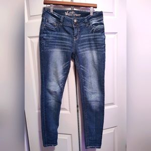 👖Wallflower Medium Wash Skinny Jeans size 11